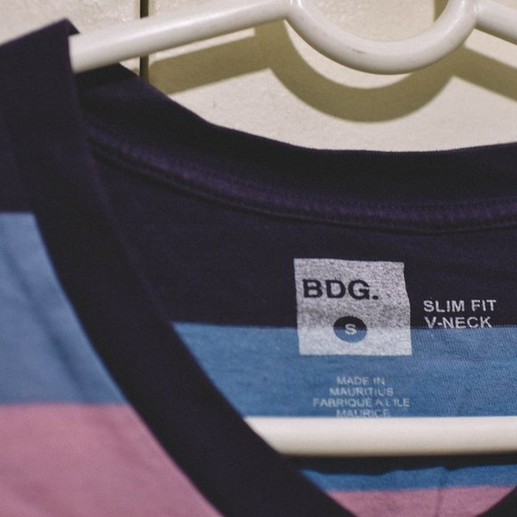 🤝 Slim Fit Striped V-Neck T-Shirt 🤝 - Picture 2 of 2